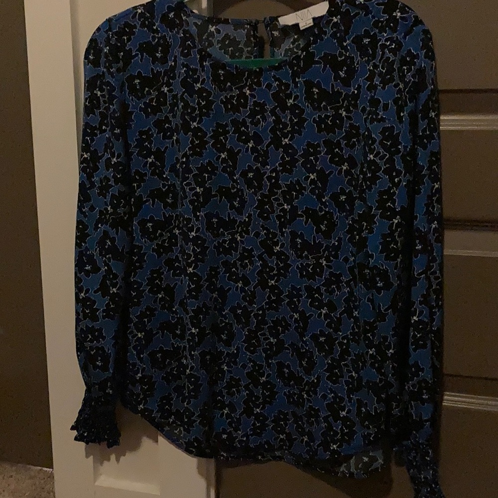 ⭐️floral blue black blouse⭐️